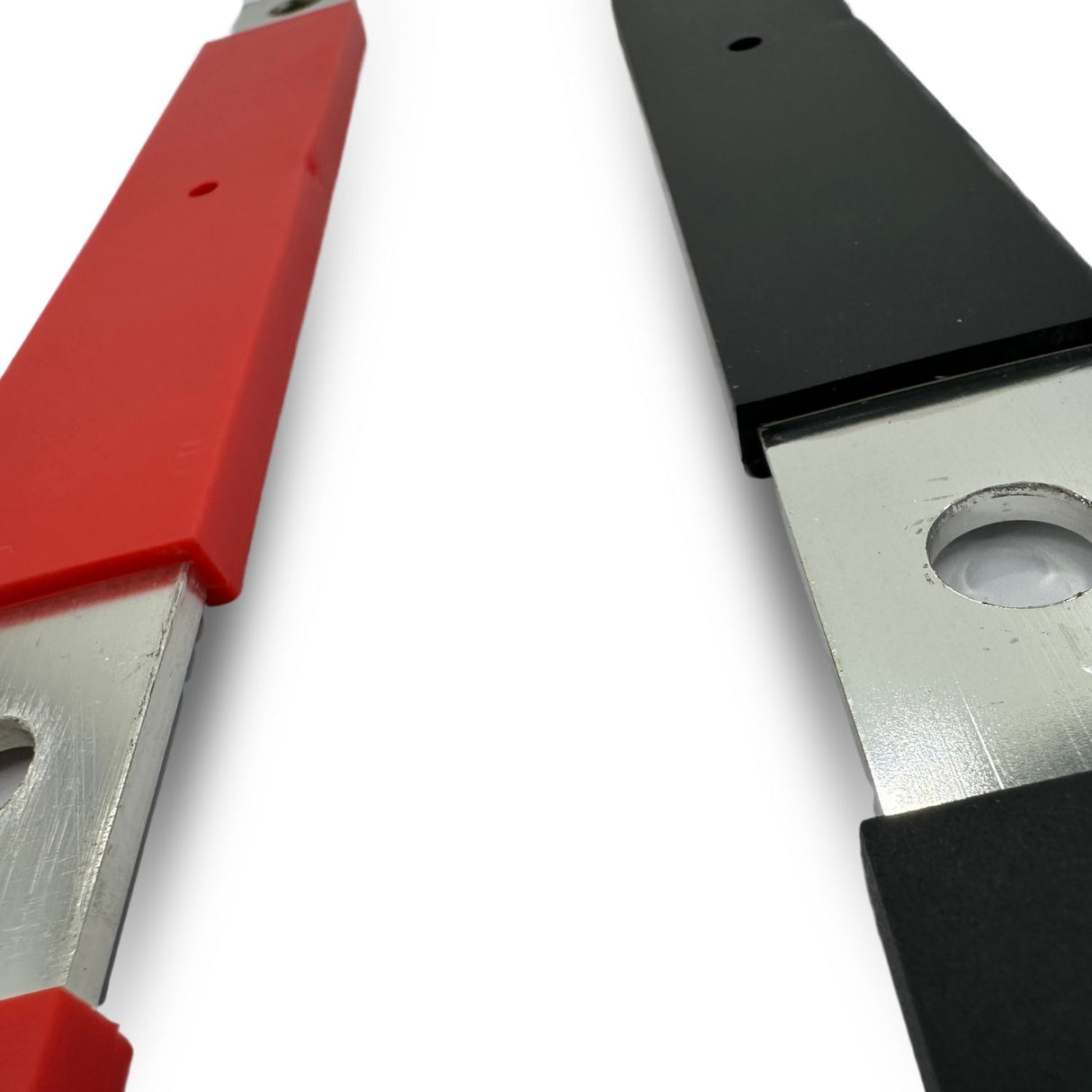 Battery Terminal Set (Positive & Negative) for Volvo Trucks | Replacement 242-5529