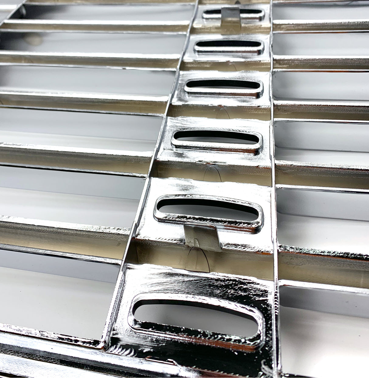 Grille for 2003-20015 Freightliner M2 | Replacement Freightliner 17-14104-001 | without Bug Screen | Chrome Aftermarketus Grilles