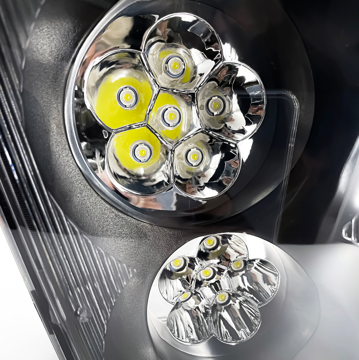 LED Fog Light for 2003-2017 Volvo VNL Trucks | Replacement Volvo 20414613, 20546119, 20737497, 82780941 | Right Aftermarketus Fog Lights